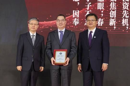 <h3>Congratulations to our alumnus Huang Chunhua for being elected as one of the Outstanding Alumni of Wuhan University in the tenth session!</h3><p> The School of Economics and Management, excelling in both principles and skills,Leading in China, renowned in the world On March 23rd,The 10th Outstanding Alumni Awards Ceremony of Wuhan University was held. Our alumnus, Huang Chunhua,was elected as the 10th Outstanding Alumni of Wuhan University in this session  Huang ChunhuaAward CitationSetting sail from the Chu region, and spreading wings in the ...</p><div class='time'>2023.03.28</div>